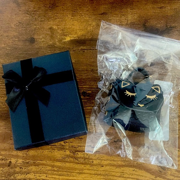 Kitty Bag Charm/Airpod Holder - Picture 5 of 6